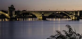 Crépuscule doré au pied du Pont St Bénézet