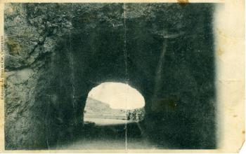 Tunnel dans les gorges du Barroux