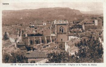 Vue panoramique de VILLENEUVE-les-AVIGNON (Gard) - L'Eglise et la Vallée du Rhône.