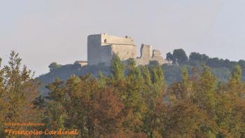 Couleurs d'automne sur le château de Thouzon