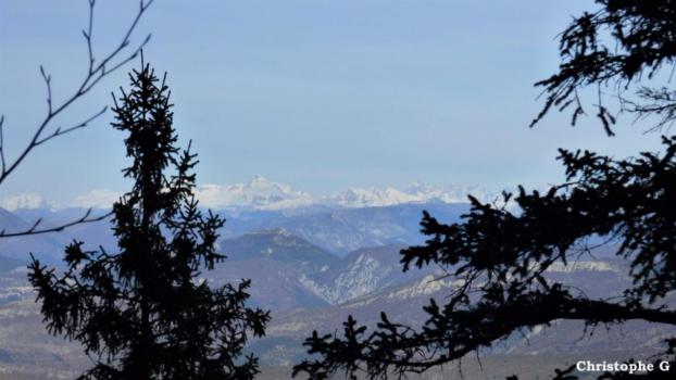 La drôme provençale et les alpes enneigées depuis le mont ventoux (hiver dernier)